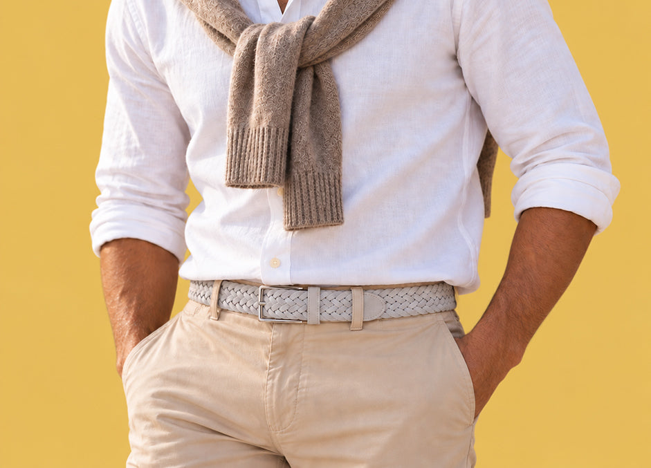 Man wearing a light woven suede men’s belt with beige chinos and a white shirt for a refined casual look